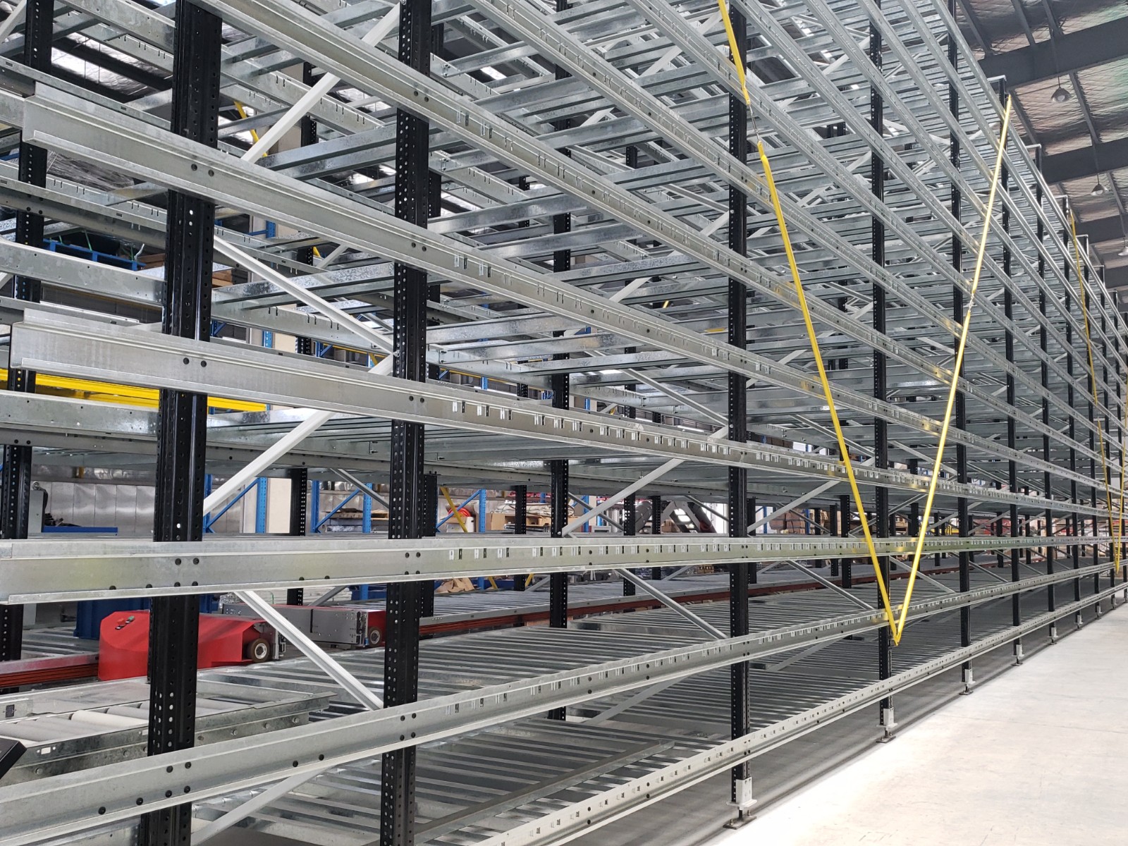 多層穿梭車立體庫貨架.jpg 多層穿梭車立體庫貨架.jpg